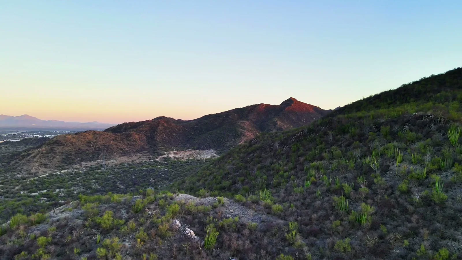 Crestas del cerro sobre Artesa Residencial